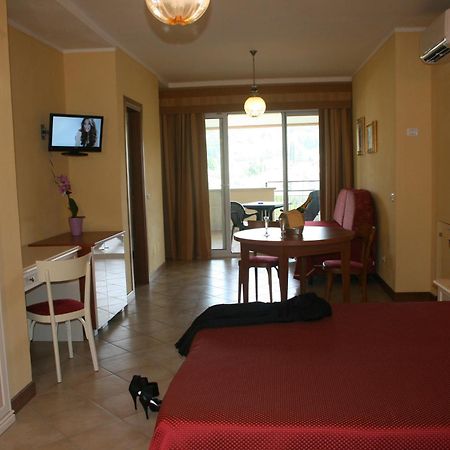 Residence Miralago Rooms & Apartments Manerba del Garda Ngoại thất bức ảnh