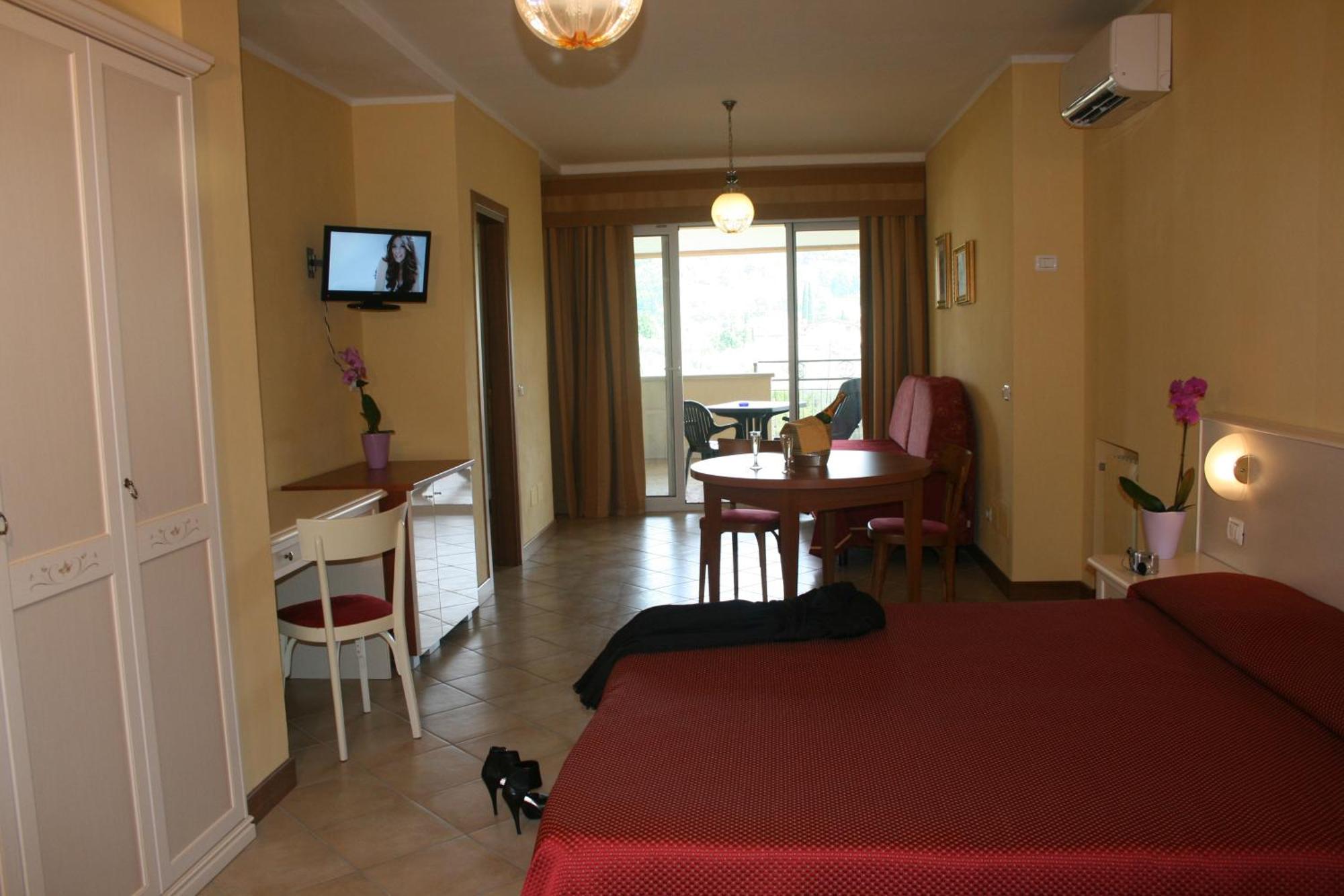 Residence Miralago Rooms & Apartments Manerba del Garda Ngoại thất bức ảnh