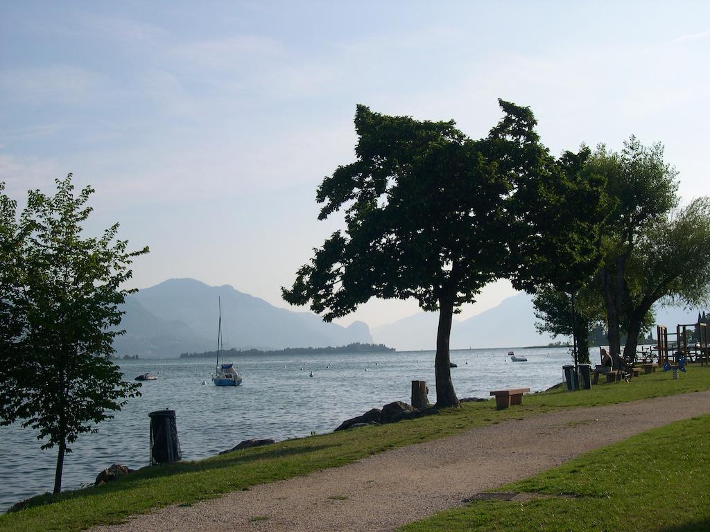 Residence Miralago Rooms & Apartments Manerba del Garda Ngoại thất bức ảnh